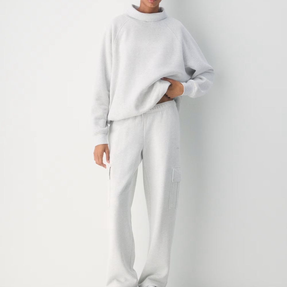 Aritzia TNA Cozy Sweatfleece Mega Cargo Sweatpant | heather cloud white